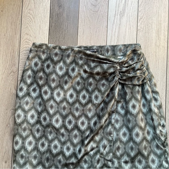 Zara Velvet Green Patterned Skirt - Picture 3 of 7
